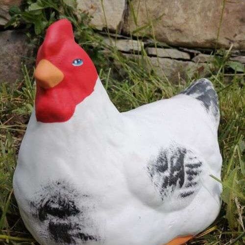 Градинска Фигура Черна Кокошка - TGC106 - легнала